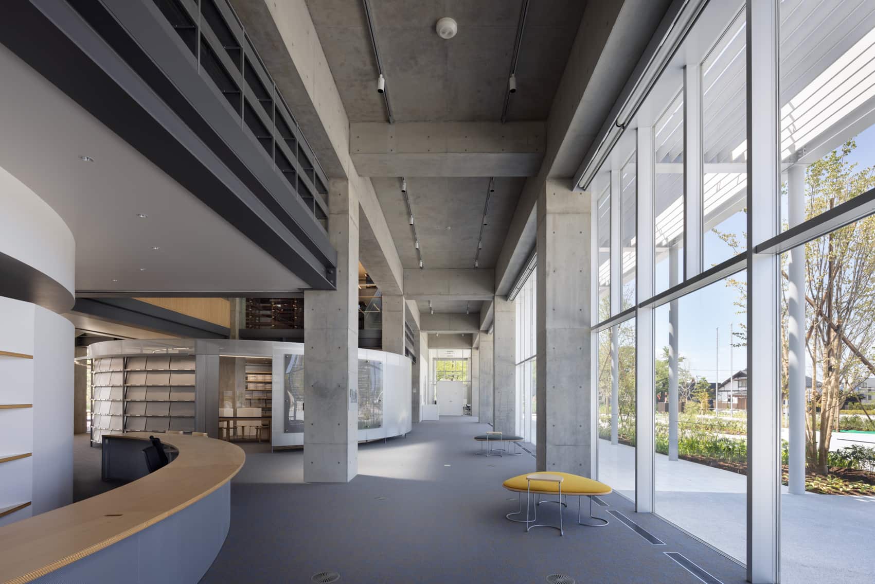 美術館図書館１Ｆエントランスより