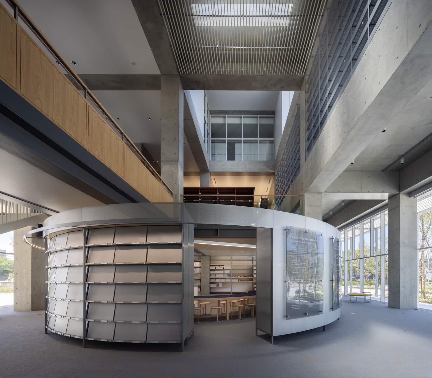 美術館図書館１Ｆ