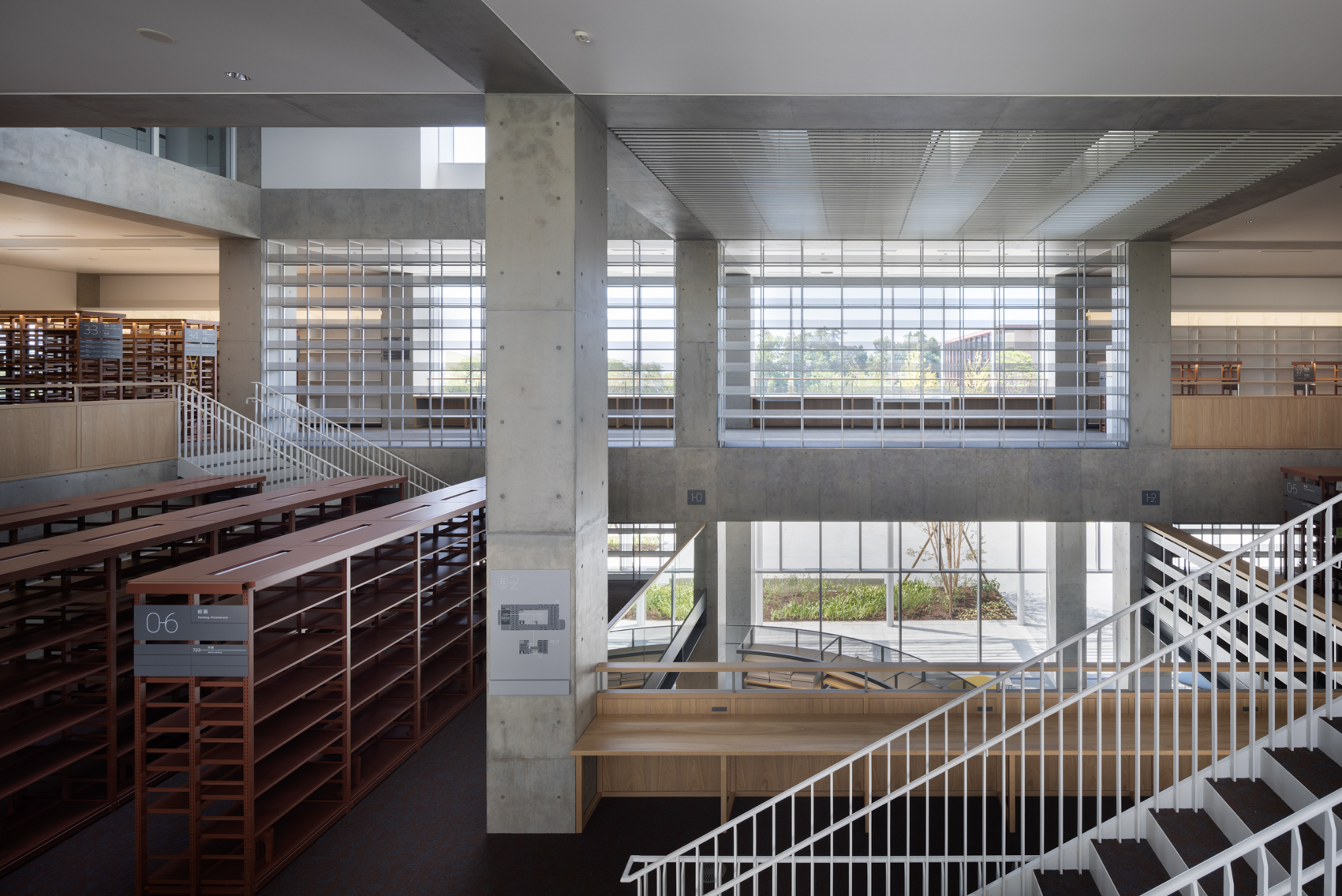 美術館図書館２Ｆbookscreen