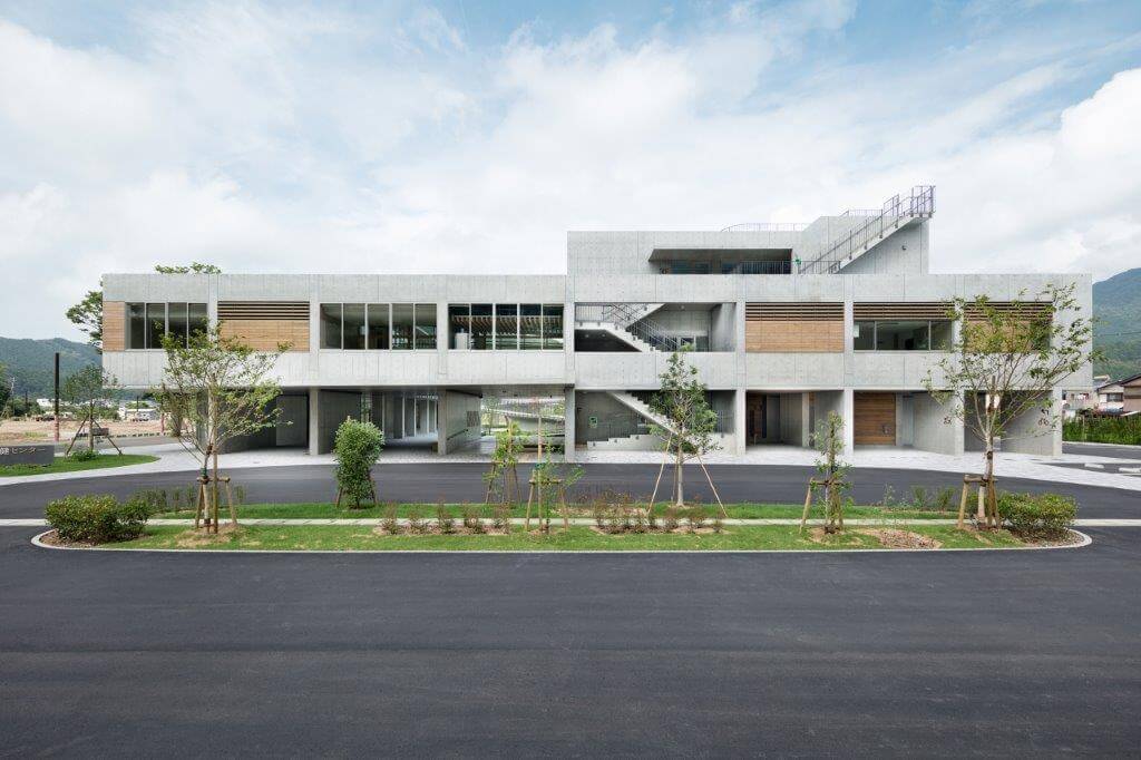 美波町医療保健センターの東側外観