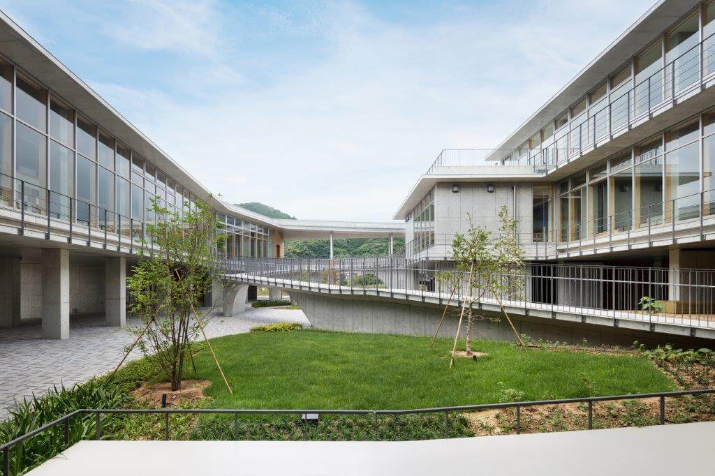 美波町医療保健センターの中庭