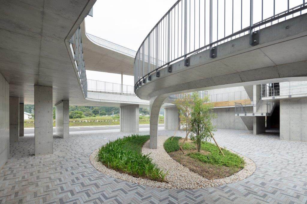 美波町医療保健センター中庭の緑