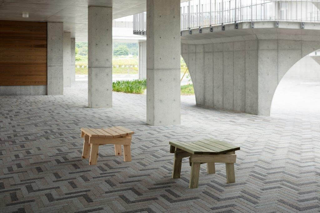 美波町医療保健センターピロティの小さなベンチ