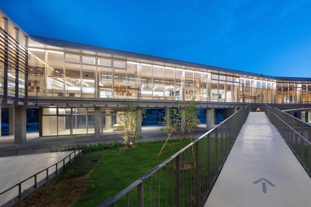 美波町医療保健センター夜景　保健センター側